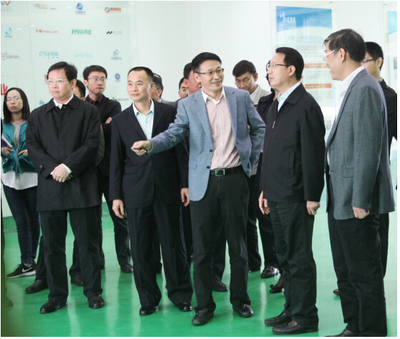 市長(zhǎng)、書(shū)記親臨南方IT學(xué)院，送上特禮關(guān)懷與鼓勵(lì)