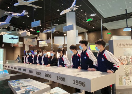 堅定文化自信，弘揚中華優秀傳統文化——珠海理工中職英語課題組師生赴珠海市博物館參觀學習